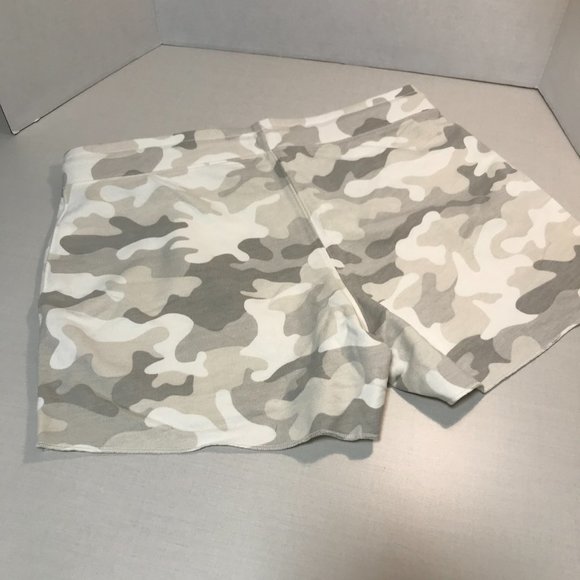 GAP - Camo Sweat shorts - Size Medium - NWOT - Picture 5 of 6